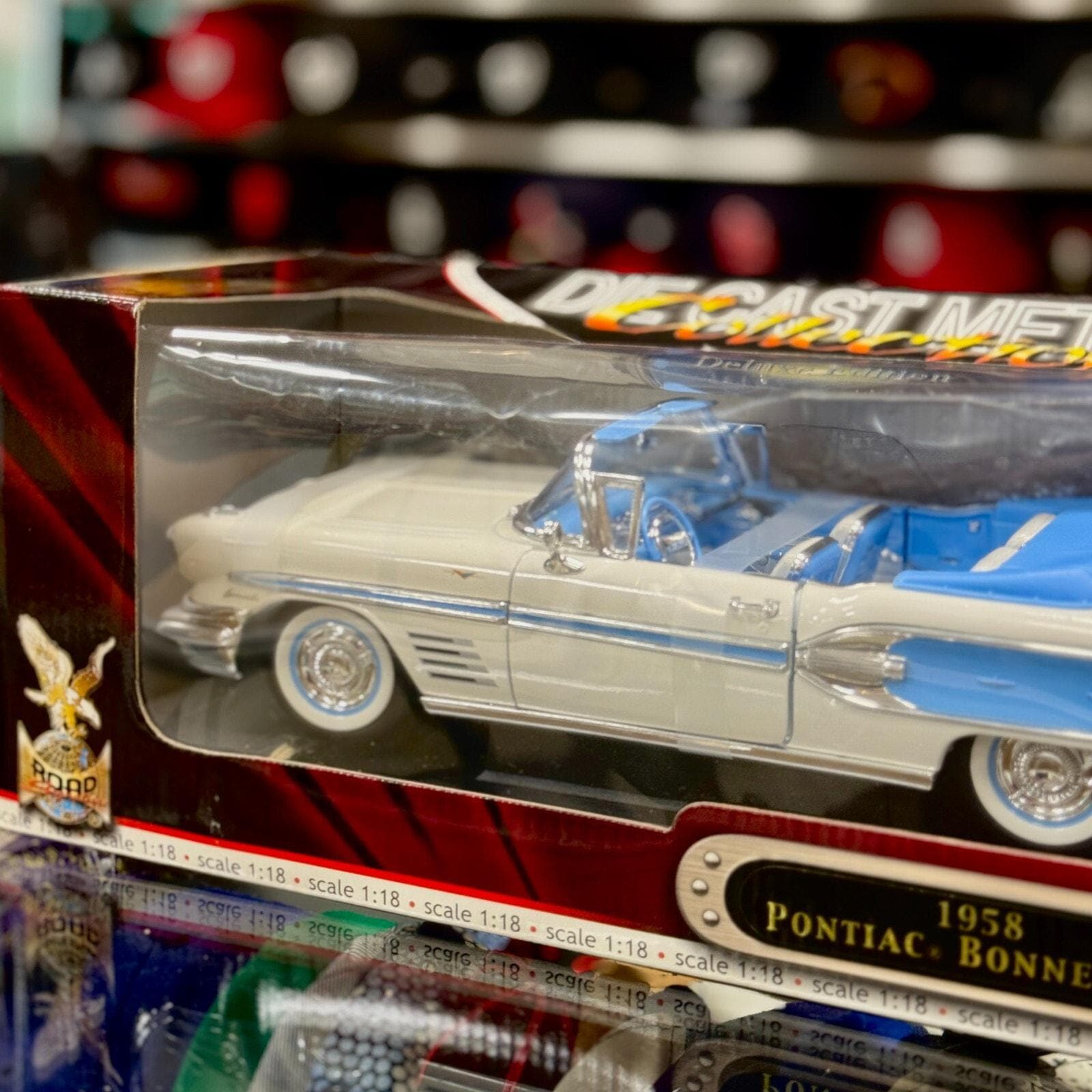 1/18 1958 Pontiac Bonneville White Blue Interior Road Signature