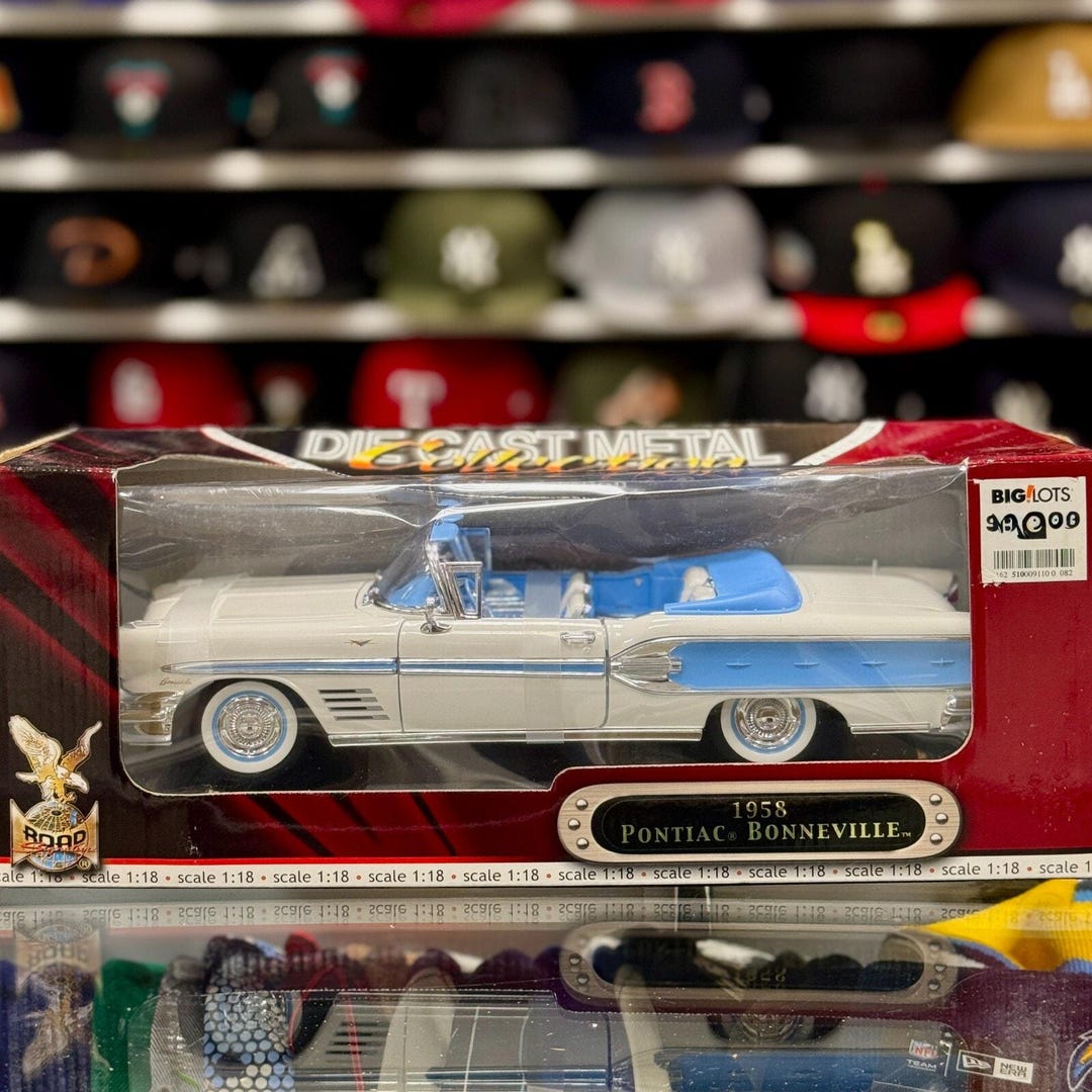1/18 1958 Pontiac Bonneville White Blue Interior Road Signature