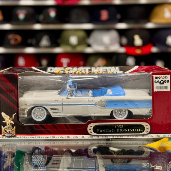 1/18 1958 Pontiac Bonneville White Blue Interior Road Signature