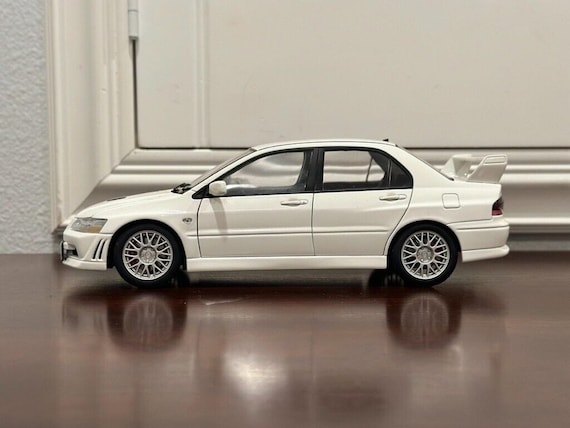 Mitsubishi Lancer Evo VII 7 Street Car White Autoart 1/18 | Rare