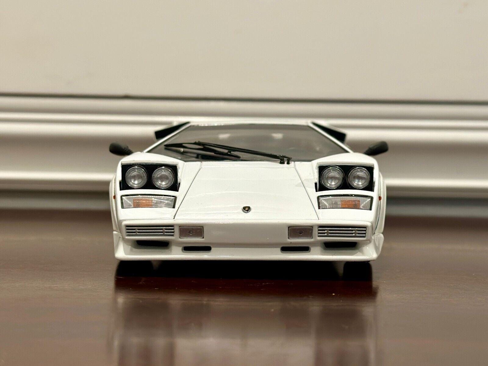 1/18 Lamborghini Countach LP 500 White/black Interior Kyosho Scale
