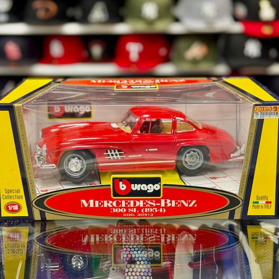 1/18 1954 Mercedes Benz 300SL Red Bburago Special Collection