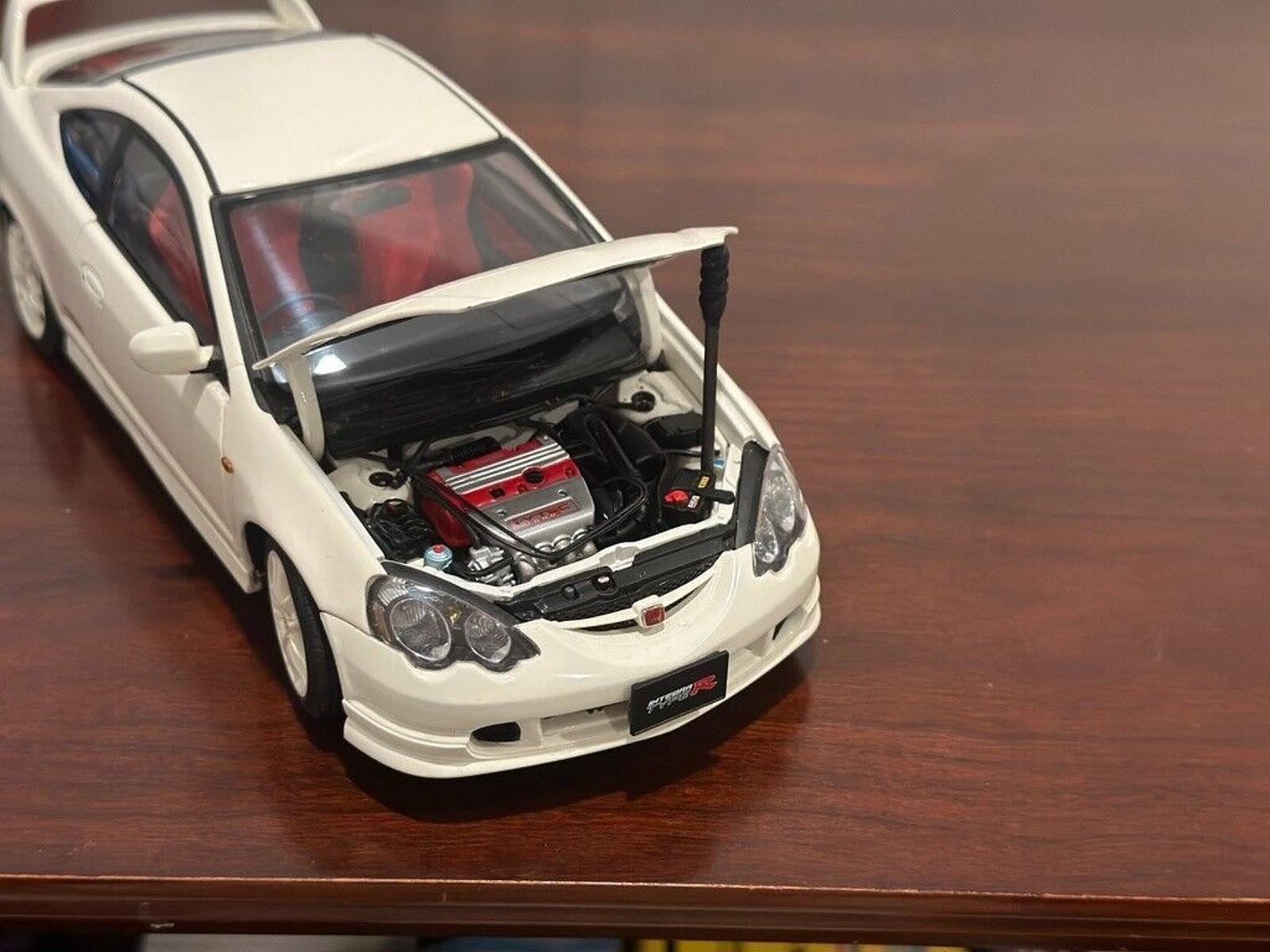 Autoart 1/18 Honda Acura Integra Type R Champion White Diecast