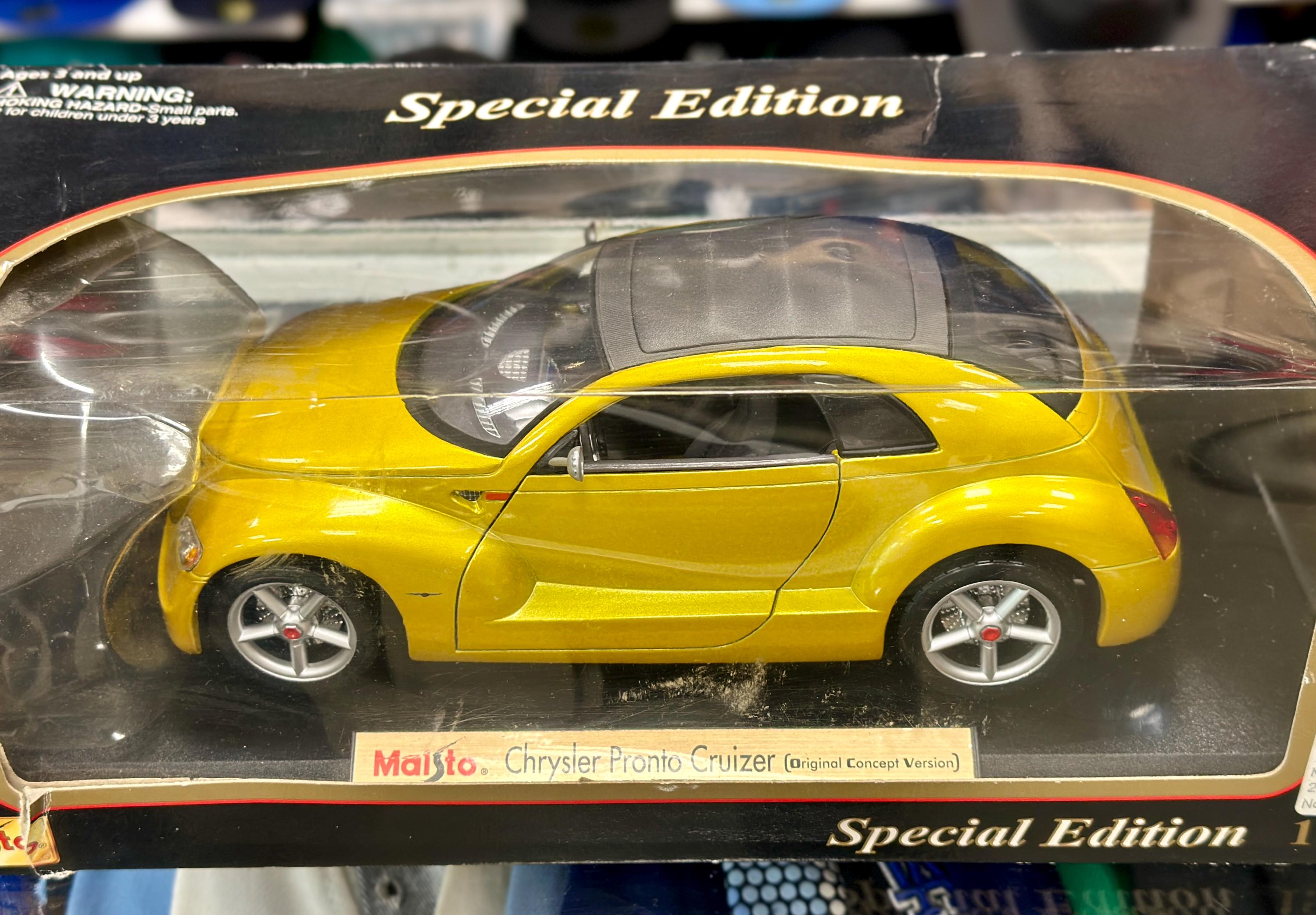 1/18 Chrysler Pronto Cruiser (PT Cruiser Concept) Gold Vintage