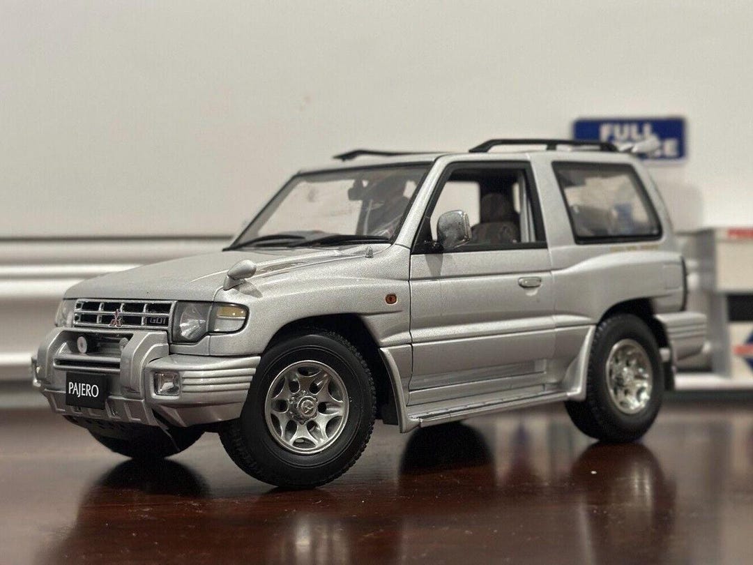 オートアート　　三菱パジェロ Amazon | オートアート 1/43 三菱 パジェロ 1999 ロング ホワイト