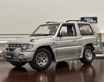 三菱パジェロ シルバー AUTOart 1/18 | レア - Etsy 日本