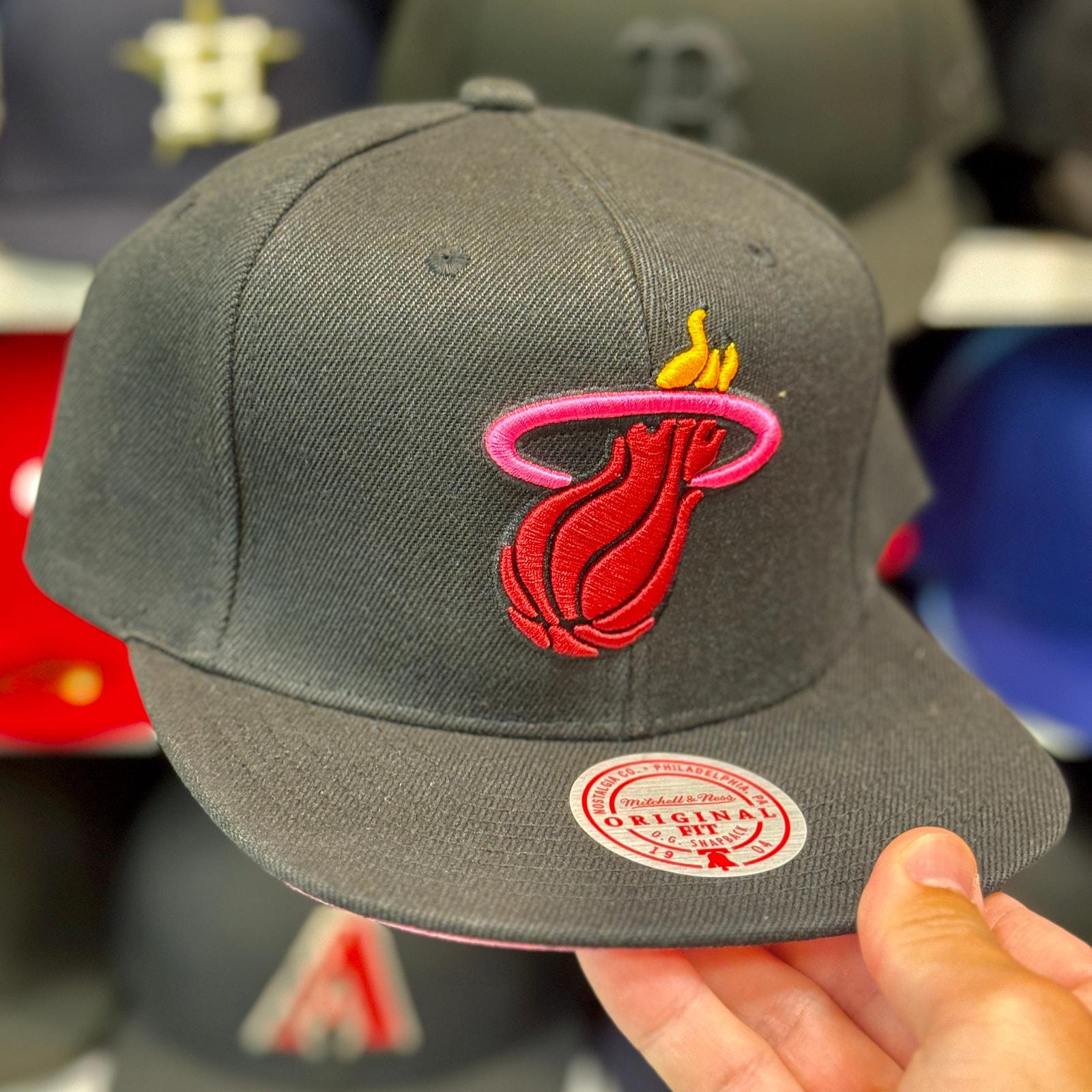 Miami Heat Two-tone Mitchell & Ness Snapback Black / Pink Under