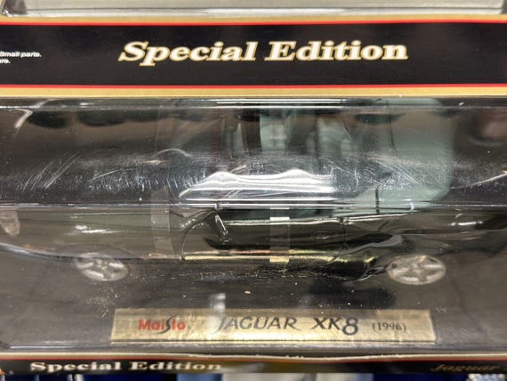 Maisto 1/18 Jaguar XK8 Convertible Green Vintage Diecast Model Car