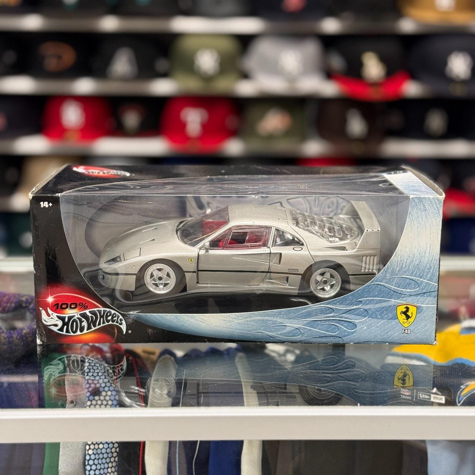 ホットウィール 1/18 フェラーリ F40 シルバープロトタイプ - 限定版