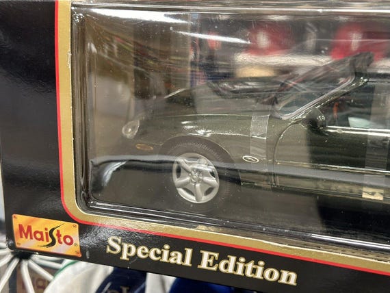 Maisto 1/18 Jaguar XK8 Convertible Green Vintage Diecast Model Car
