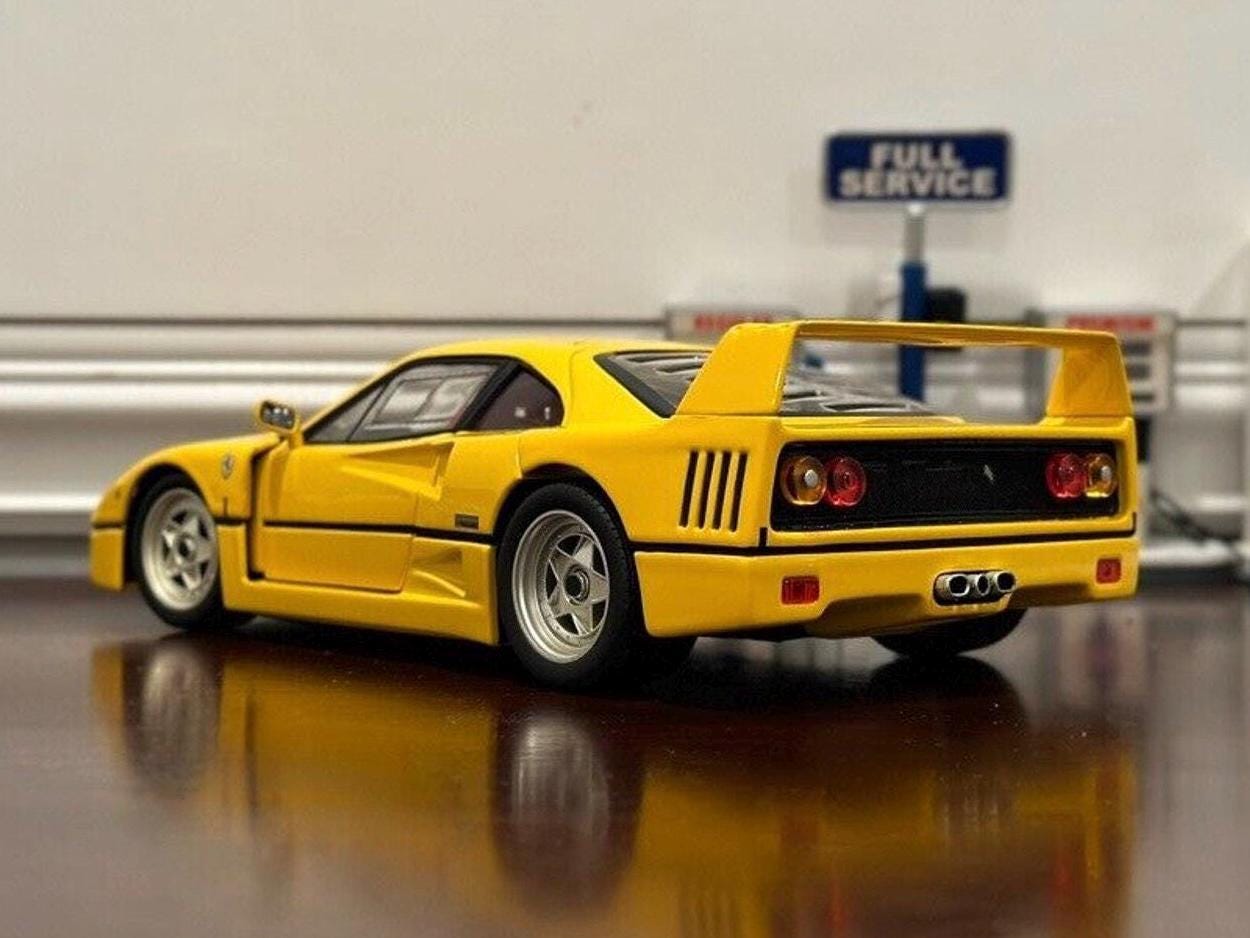 1/18スケール フェラーリ F40 イエロー ホットウィール エリート