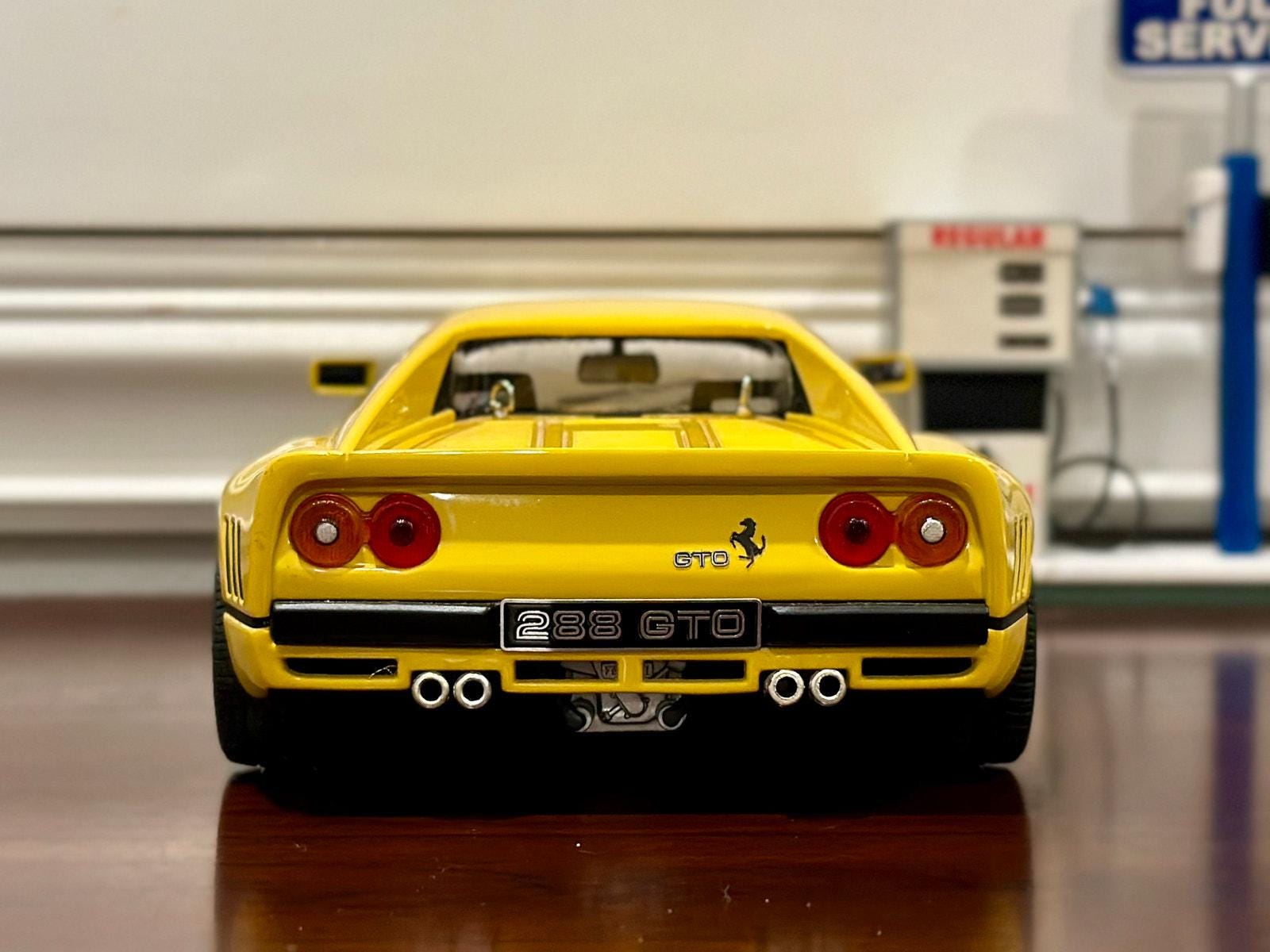 1/18 フェラーリ 288 GTO イエロー ホットウィール エリート | レア