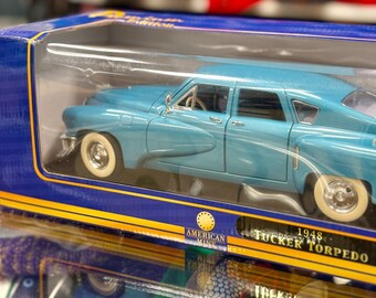TUCKER TORPEDO 1948 BLEU METAL