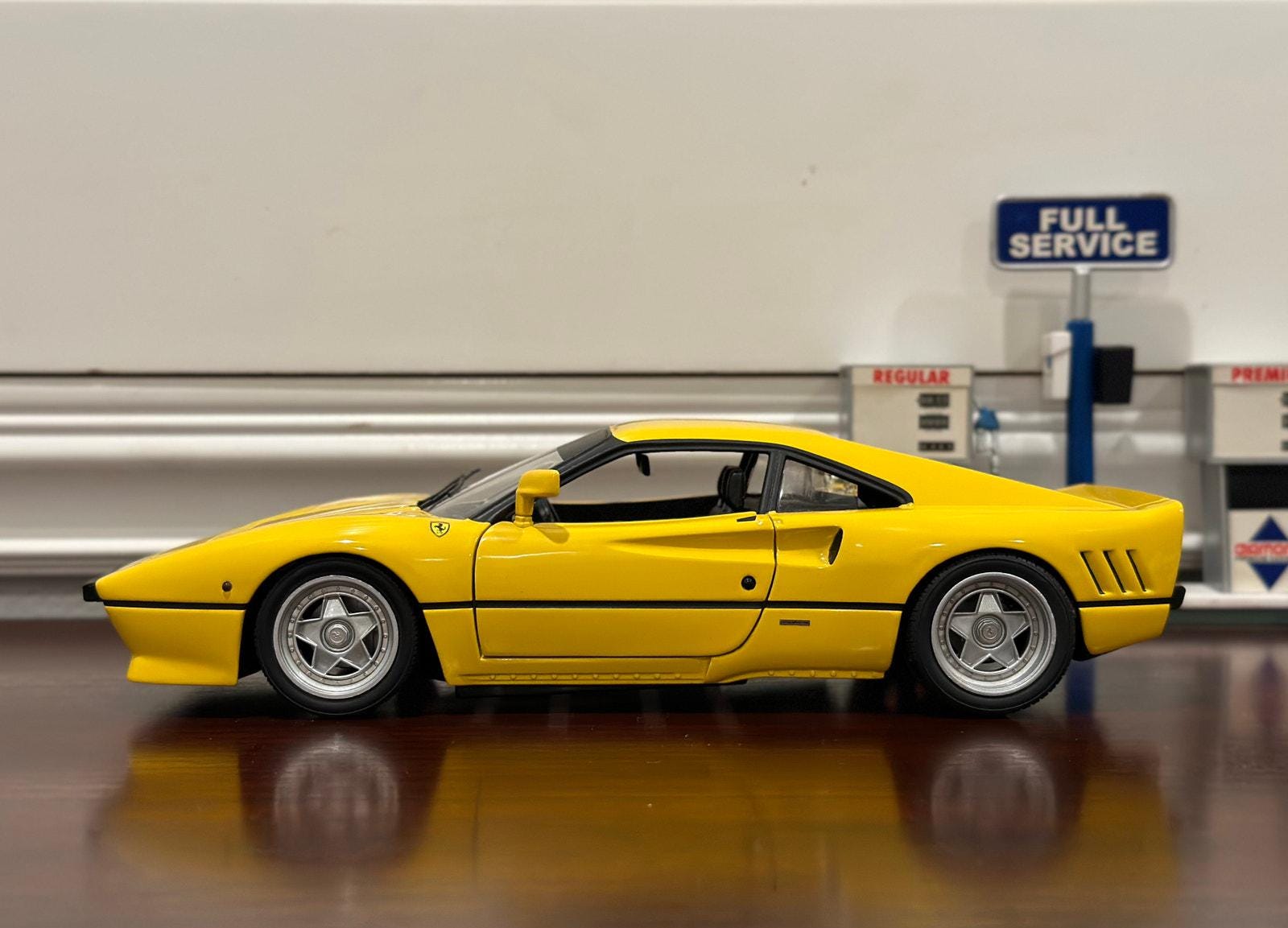 レア ホットウィール スノーフレークカード Ferrari 288GTO 1/18 フェラーリ 288 GTO イエロー ホットウィール エリート | レア