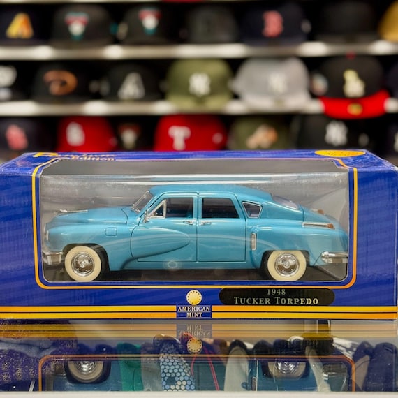 新品未開封　1948 Tucker TORPEDO美品です1／18 Amazon.com: LUCKY DIE CAST 1948 Tucker Torpedo 1/18 Scale Die-Cast