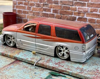 ユーコンデナリ　1/18 1/18 Scale GMC Yukon Denali JADA DUB City | Barn Find Model Car