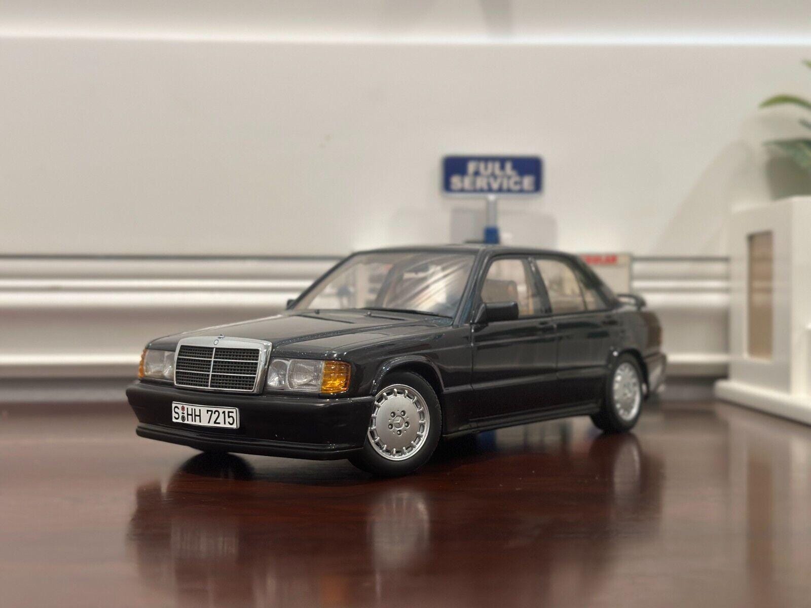 Mercedes Benz 190E 2.3 Blue Black Autoart Millennium 1/18 | Read