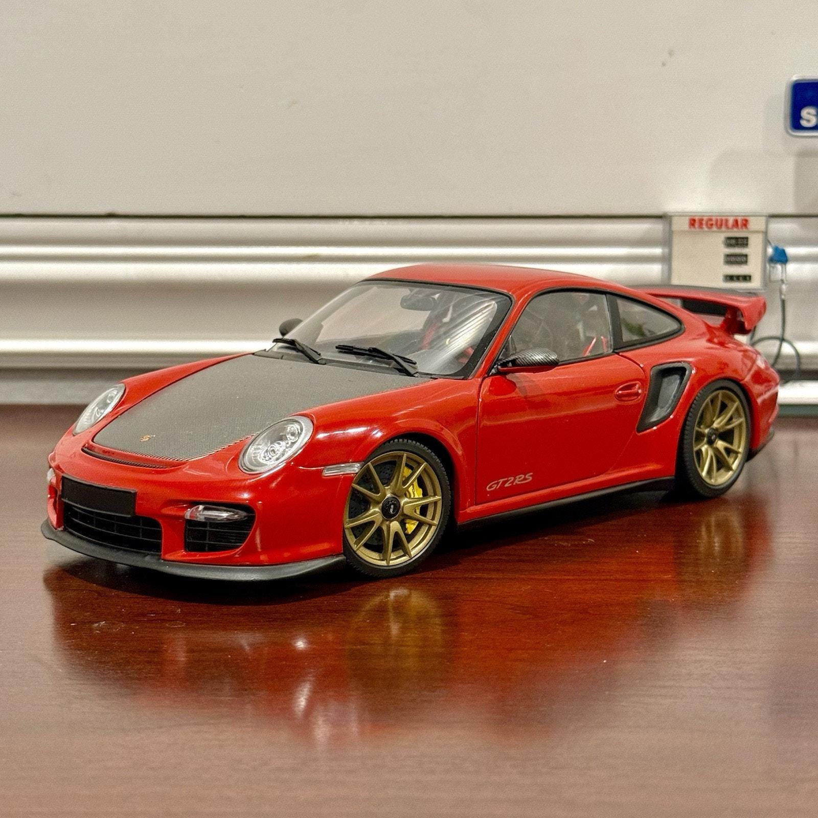 1/18 ポルシェ 911 997 GT2 RS ガードレッド ブロンズホイール付き
