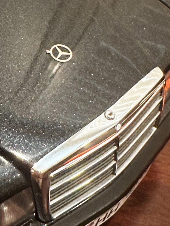 Mercedes Benz 190E 2.3 Blue Black Autoart Millennium 1/18 | Read