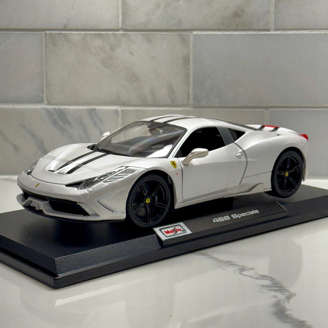 新品 Maisto Ferrari 458 Speciale 希少色 1:18 新品 Maisto Ferrari 458 Speciale 希少色 1:18 - メルカリ