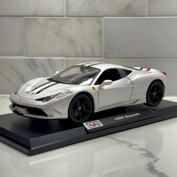 Maisto Ferrari 488 GTB ホワイト 1/18 Unboxing and Review: Maisto 1/18 Scale Ferrari 488 GTB in Stunning