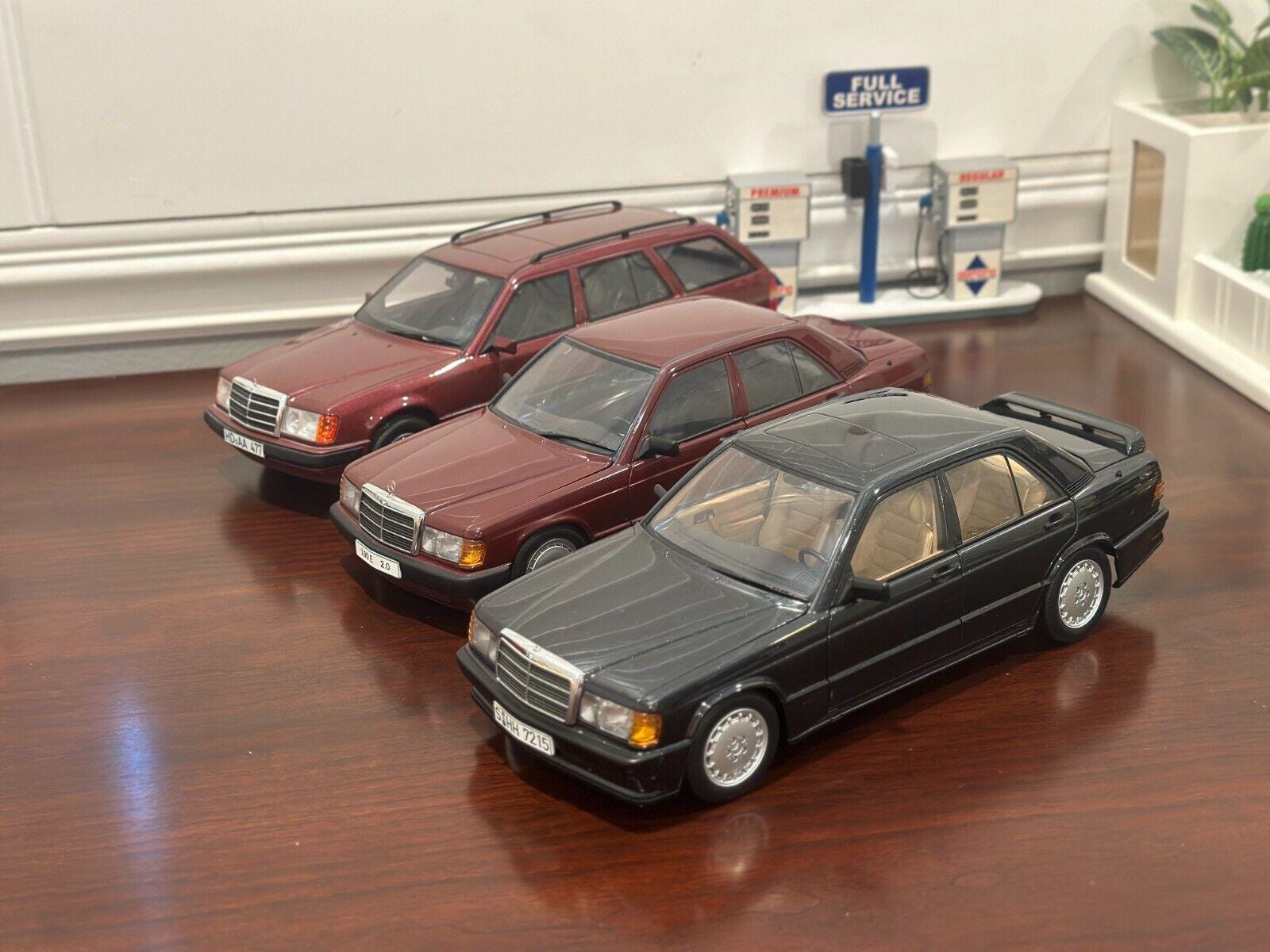 Mercedes Benz 190E 2.3 Blue Black Autoart Millennium 1/18 | Read