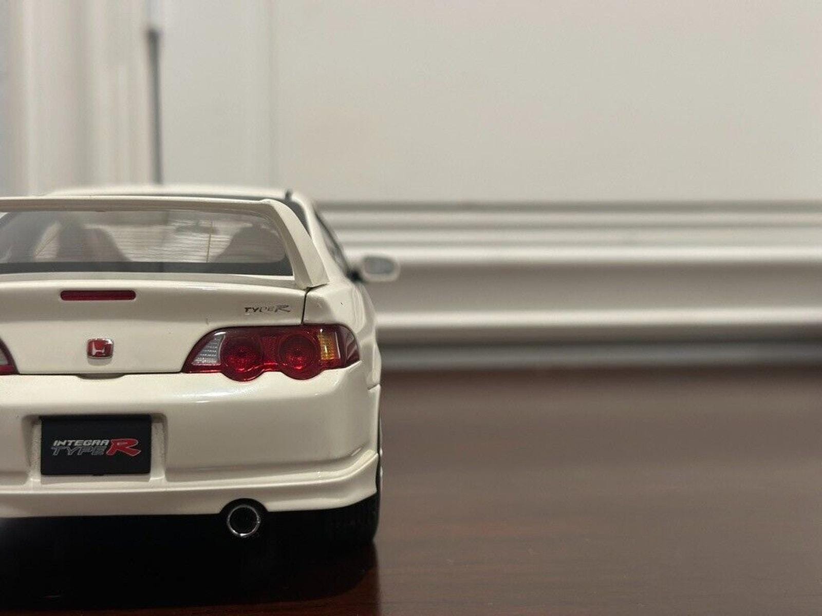 Autoart 1/18 Honda Acura Integra Type R Champion White Diecast
