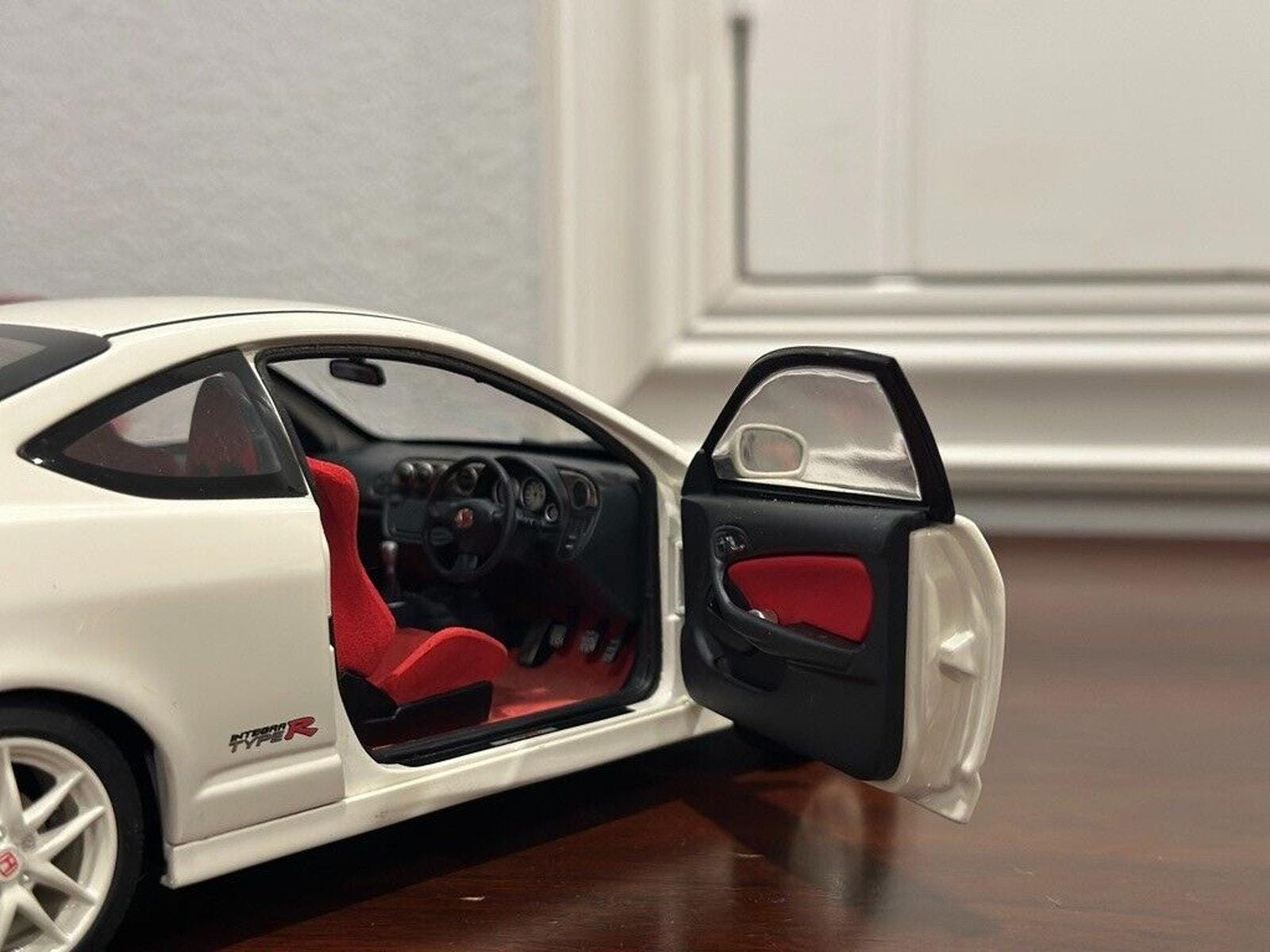 Autoart 1/18 Honda Acura Integra Type R Champion White Diecast