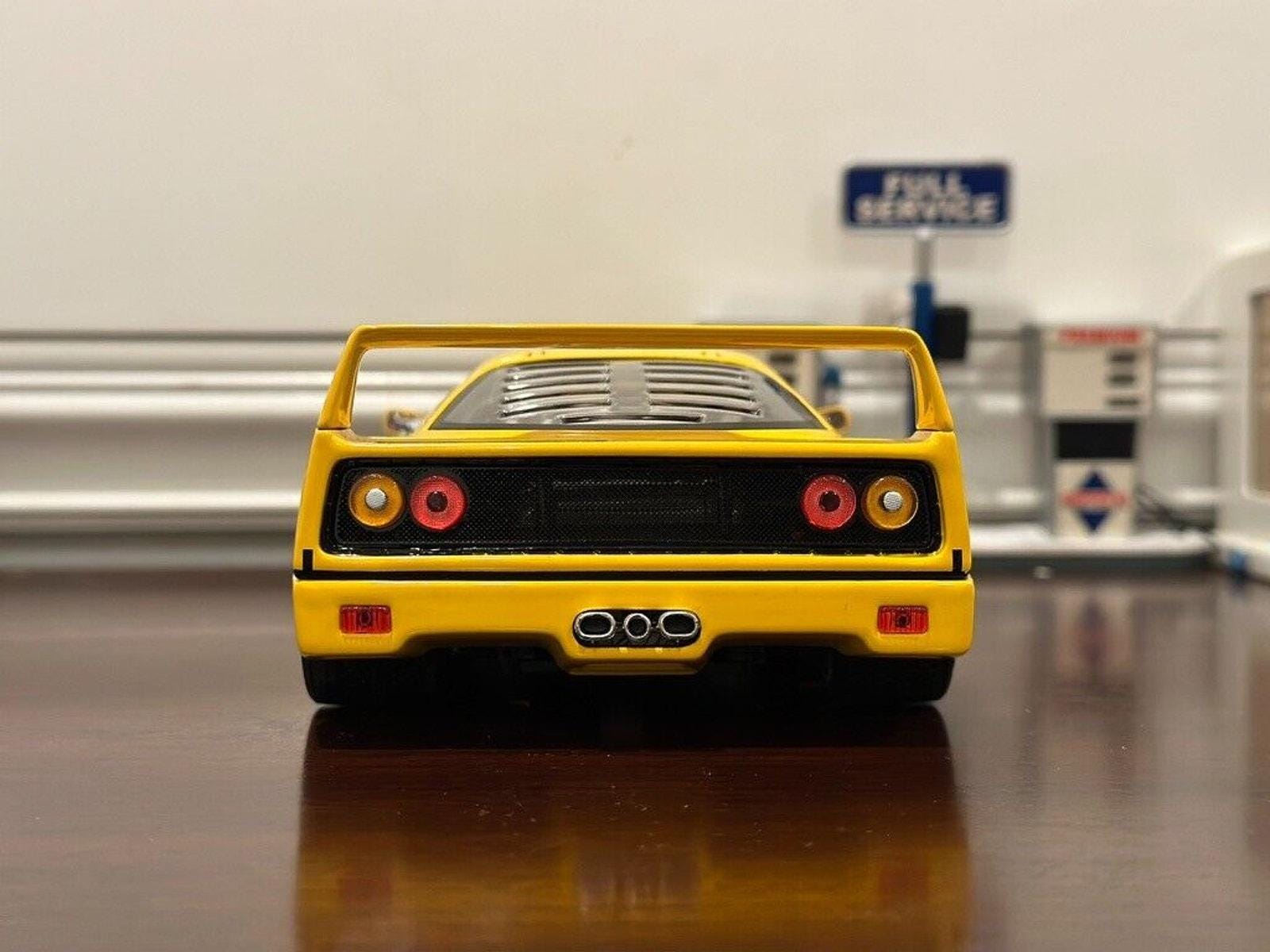 1/18スケール フェラーリ F40 イエロー ホットウィール エリート