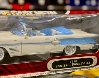 1/18 1958 Pontiac Bonneville White Blue Interior Road Signature