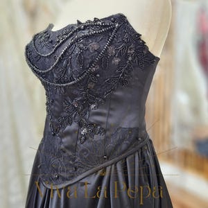 Raven’s Whisper Black Two-Piece Wedding Dress | Strapless Satin Gown & Lace Corset Overlay, Cathedral Train – Viva La Pepa