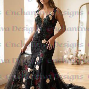 Vestido de novia estilo sirena negro ajustado Emperatriz del Eclipse, escote en V profundo, sin mangas, estilo alternativo, gótico, romántico, floral.