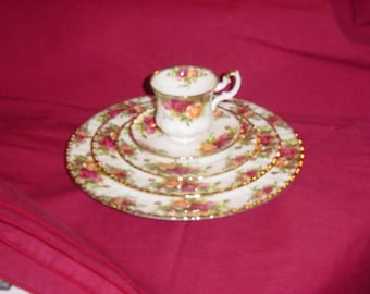 5-piece place setting Items Royal Albert Old Country Roses Fine Bone China