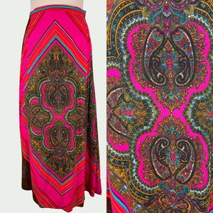 Falda vintage de lana fina de los años 70, estilo hippie boho chic, plisada, cruzada y con estampado paisley, elegante conjunto rosa.