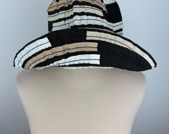 Bob Vintage années 80 - made in Italy - retro chic hat in perfect condition, timeless and elegant fashion accessory, Black, Beige, White