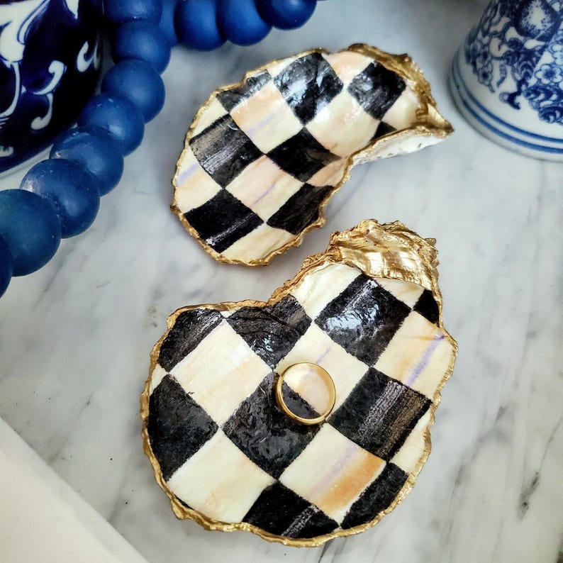 Black and white Checkered Oyster Shell ring dish, trinket dish, shell art, Engagement gift, Wedding gift, Bridesmaid gift, Hostess Gift,I Do