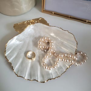 Scallop Shell Pearl ring dish, Trinket dish, jewelry  dish, Wedding gift, Bridal Shower gift, Bridal photo shoot prop, Wedding Flat Lay