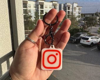 カスタマイズ可能なNFC Instagramロゴキーホルダー：3Dプリントソーシャルメディアツール