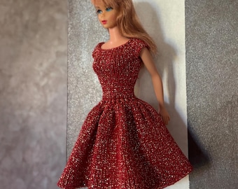 Red sparkly knitted doll dress for 11,5 inch fashion doll 1/6 scale - Doll clothes 30cm - Doll dress in vintage style with gold lurex