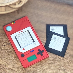 Kanto Pokédex mit austauschbaren Game Boy Druckerausdrucken • 3D gedruckter Pokédex • Echter Game Boy Drucker gen 1 Pokédex Eintragsdruck