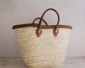 Klasyczny francuski koszyk targowy ze skórzanymi wykończeniami i uchwytami | Farmers Market Shopper