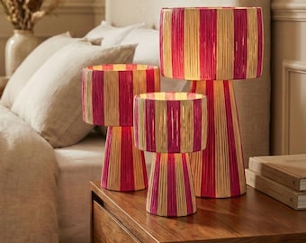 Natuurlijke raffia tafellamp - Boho nachtkastjelamp - handgemaakt Scandinavisch decor - biologisch geweven nachtkastjelamp