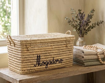 Baú de vime personalizado para guardar brinquedos - Caixa de brinquedos personalizada - Baú bordado com folha de palmeira