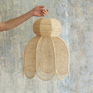 Handwoven Moroccan Raffia Pendant Light – Bohemian Natural Ceiling Lamp