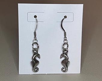 タツノオトシゴ チャーム イヤリング - ステンレススチール - ニッケルフリー