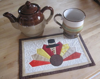 Lets Talk Turkey Mug Rug PDF Pattern - Mini courtepointe de Thanksgiving