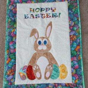 Hoppy Easter Wall Hanging - PDF Pattern applique quilt