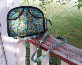 Elegant Peacock Print Handbag: Stylish & Functional