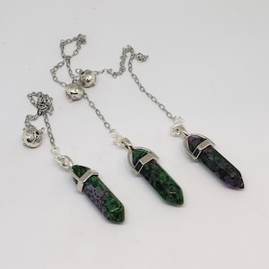 Pendolo con pietra preziosa di zoisite rubino