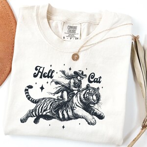SRT Hellcat Cat Logo Classic Design T-Shirt – Maddmax Design, Unisex Adult, Regular Fit, New Without Tags